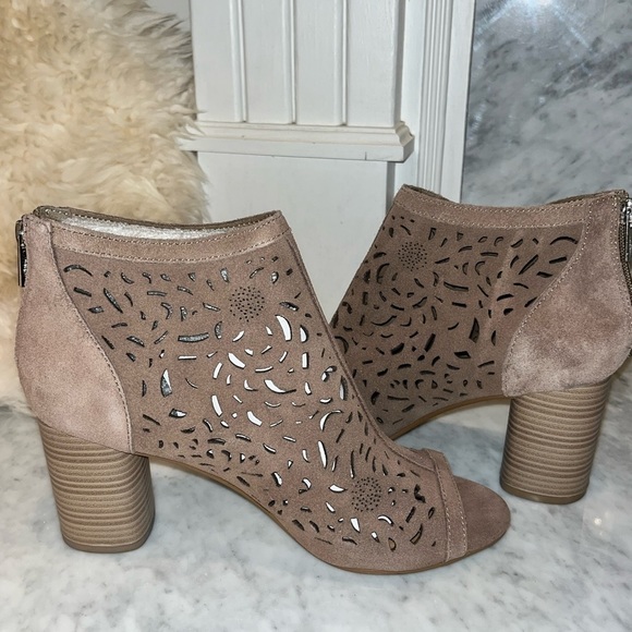 NEW! American Rag Womens Glia Suede Perforated Shooties, Various Sizes - Picture 4 of 13